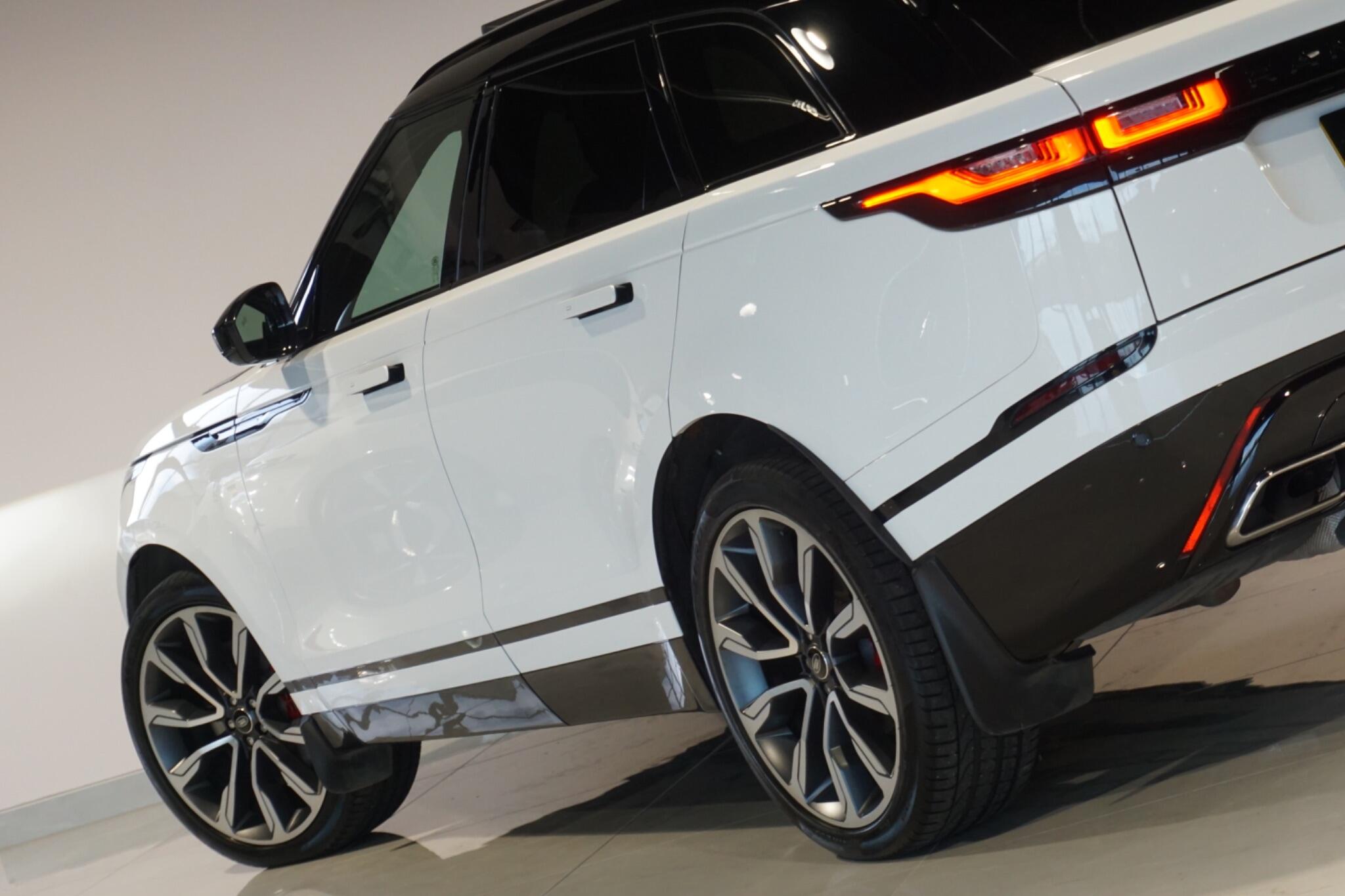 Land Rover Range Rover Velar 3.0 D300 MHEV R-Dynamic SE SUV 5dr Diesel Auto 4WD Euro 6 (s/s) (300 ps)